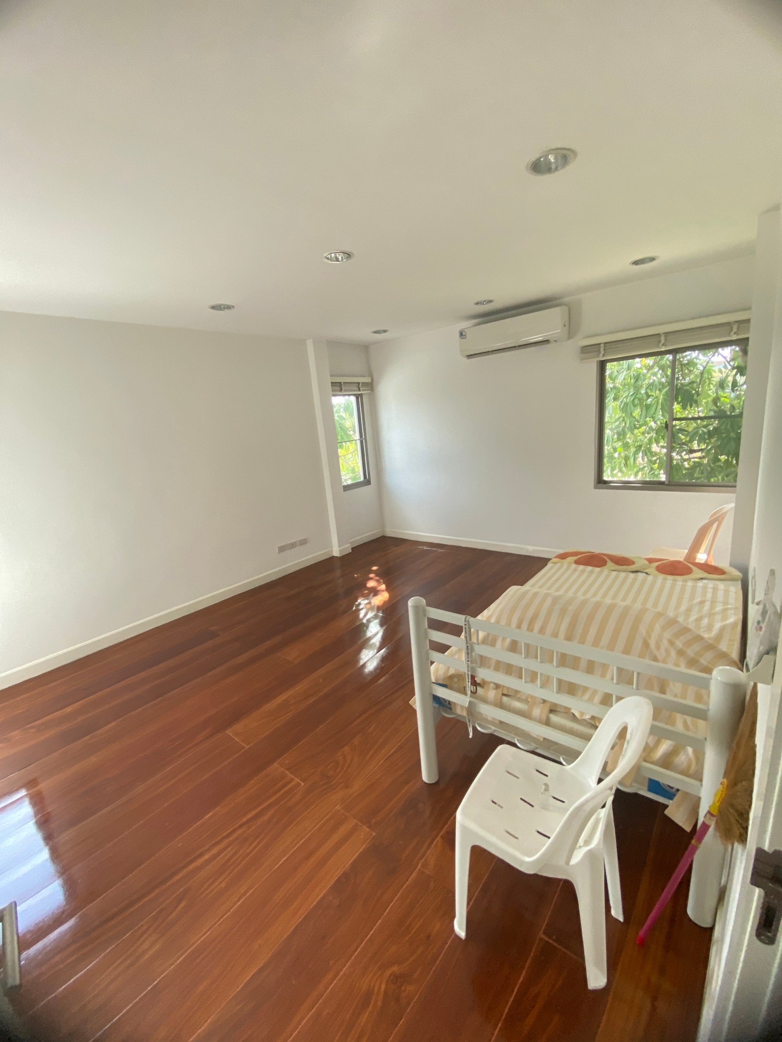 ที่ดินพร้อมบ้าน ติดทางขึ้นลงทางด่วนสุขาภิบาล 5-22