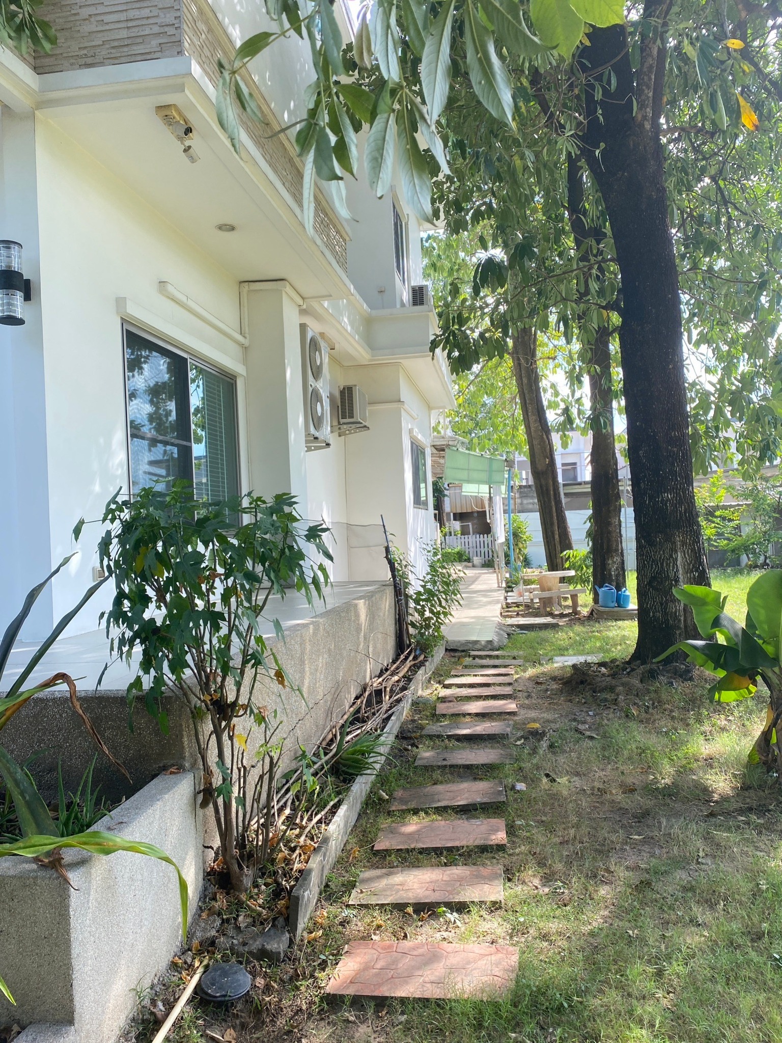 ที่ดินพร้อมบ้าน ติดทางขึ้นลงทางด่วนสุขาภิบาล 5-30