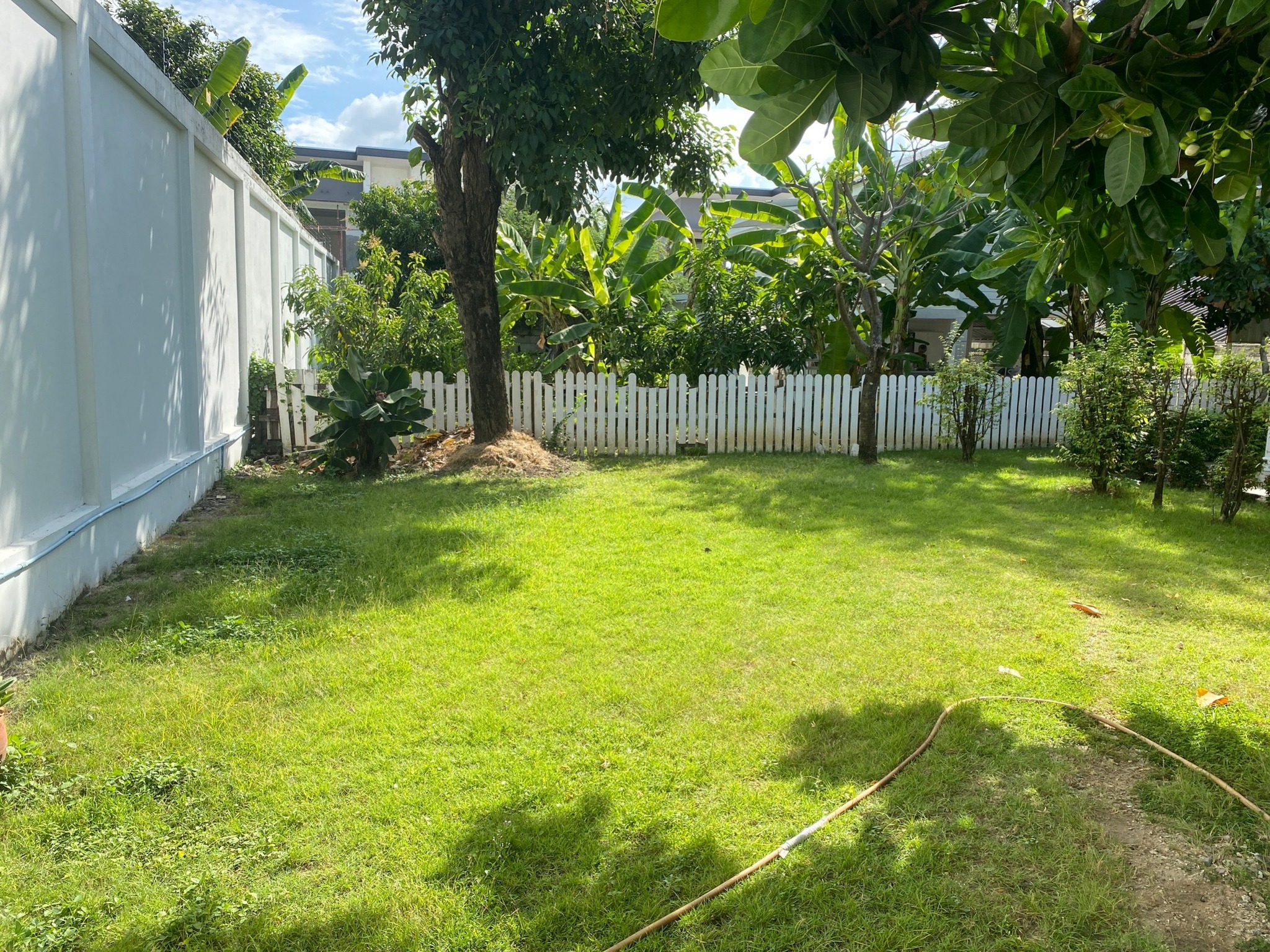 ที่ดินพร้อมบ้าน ติดทางขึ้นลงทางด่วนสุขาภิบาล 5-33