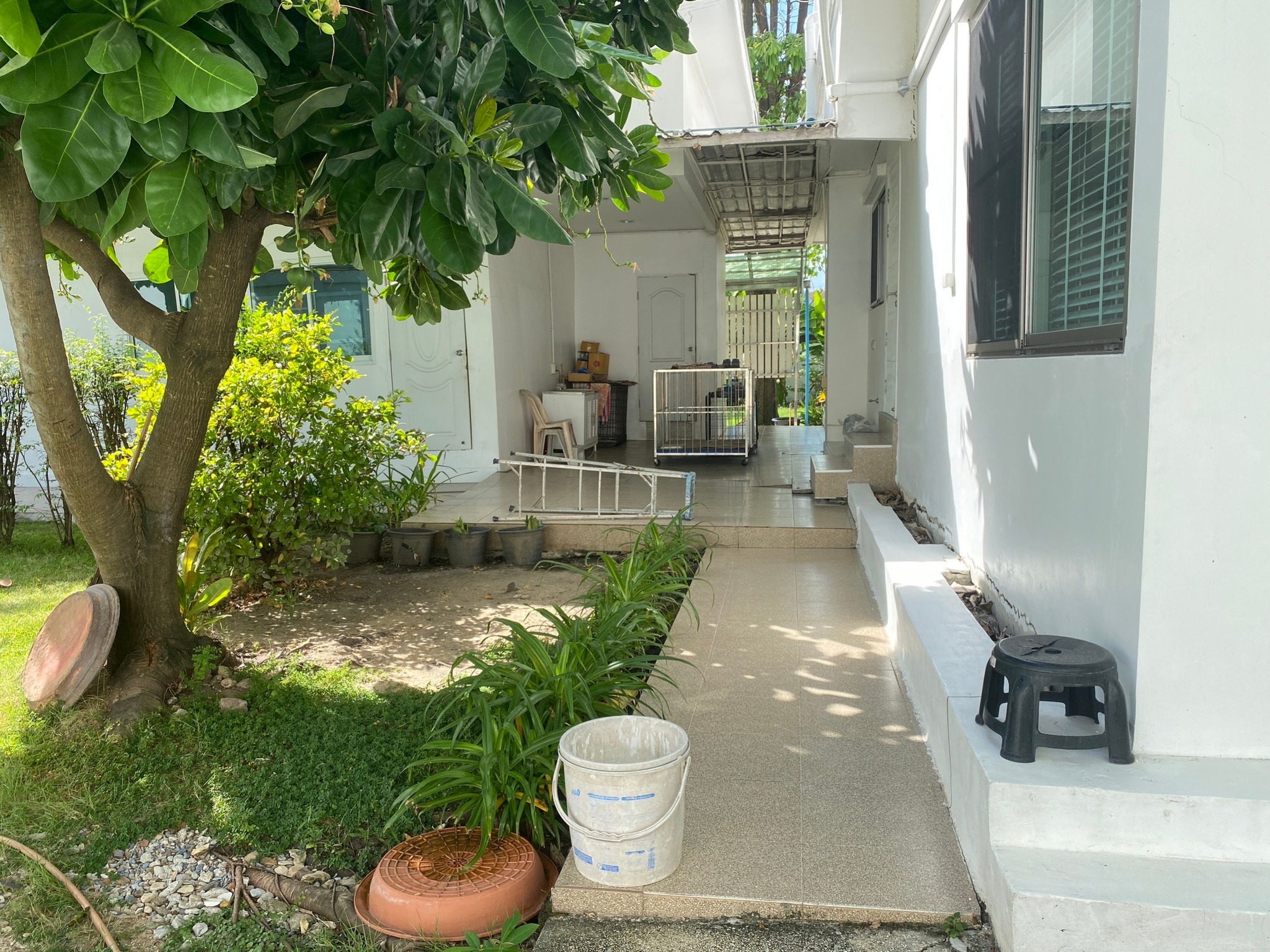 ที่ดินพร้อมบ้าน ติดทางขึ้นลงทางด่วนสุขาภิบาล 5-34