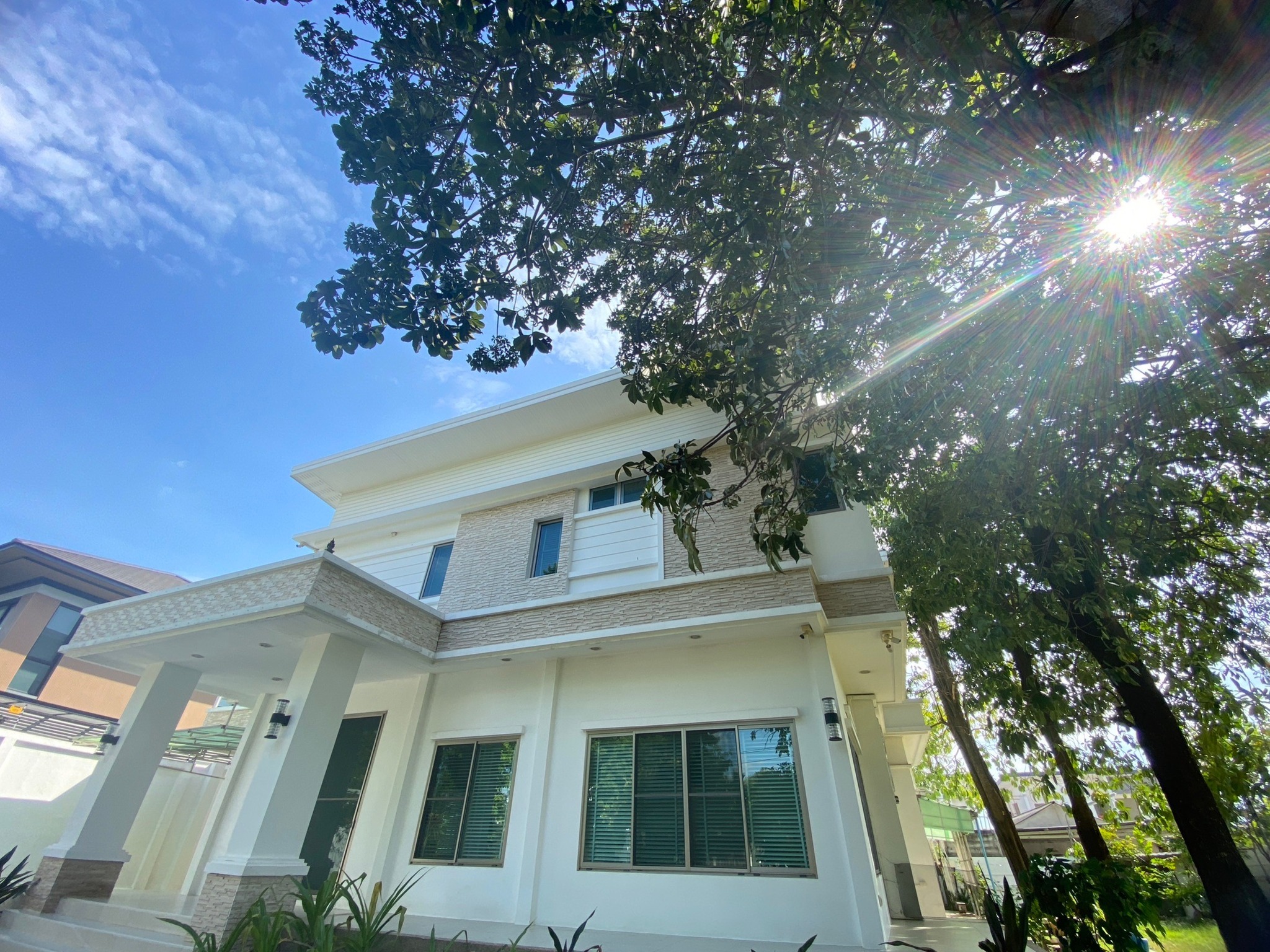 ที่ดินพร้อมบ้าน ติดทางขึ้นลงทางด่วนสุขาภิบาล 5-36