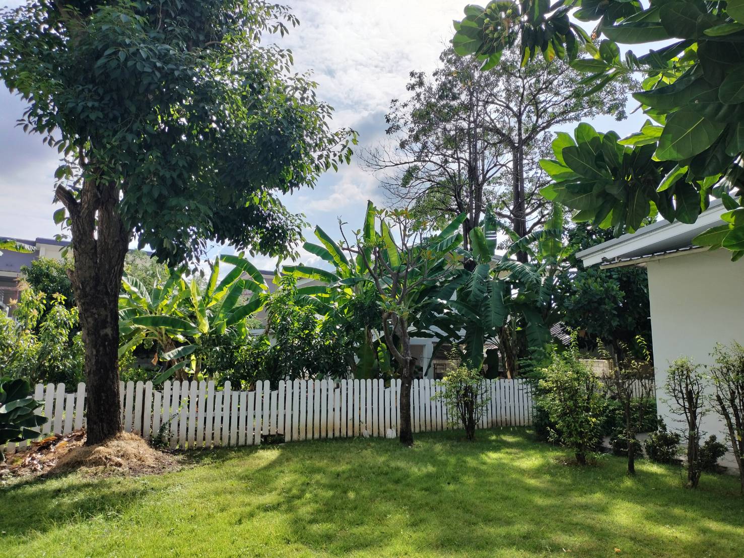 ที่ดินพร้อมบ้าน ติดทางขึ้นลงทางด่วนสุขาภิบาล 5-9