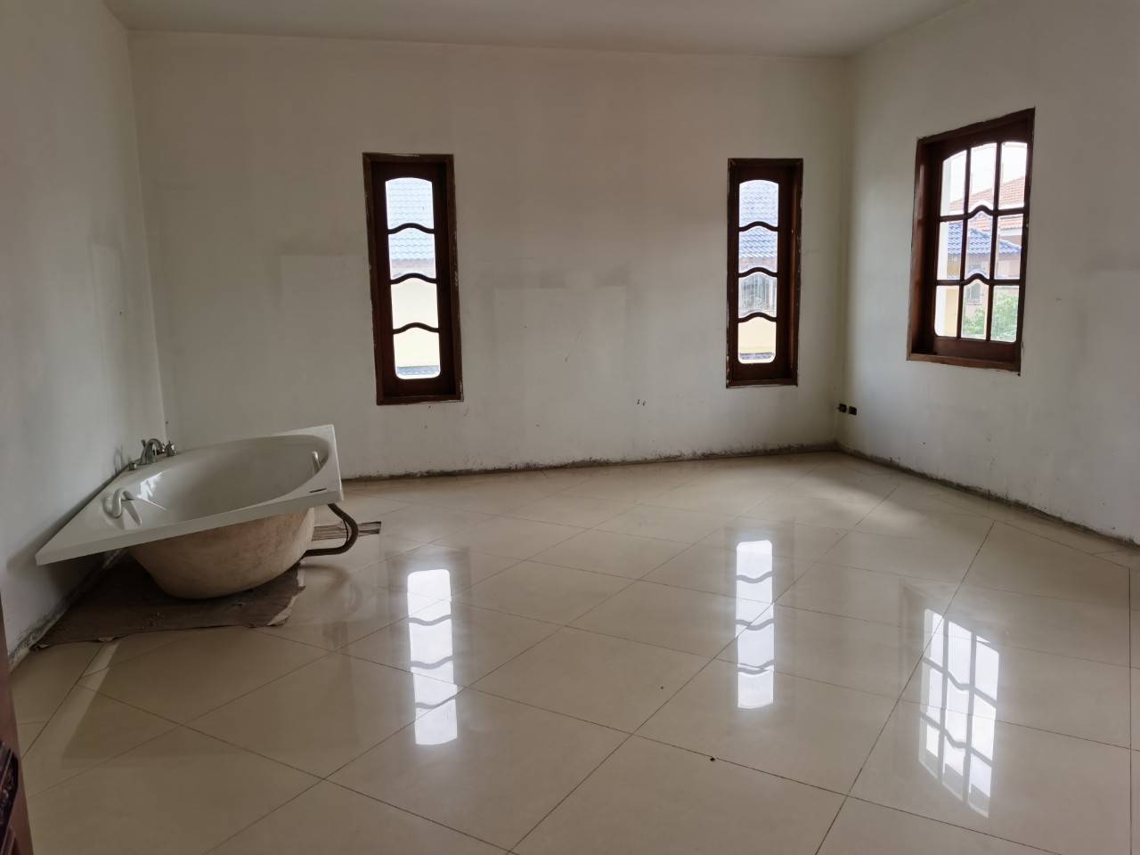 บ้านหรู ตรงข้าม ม.ธรรมศาสตร์รังสิต28