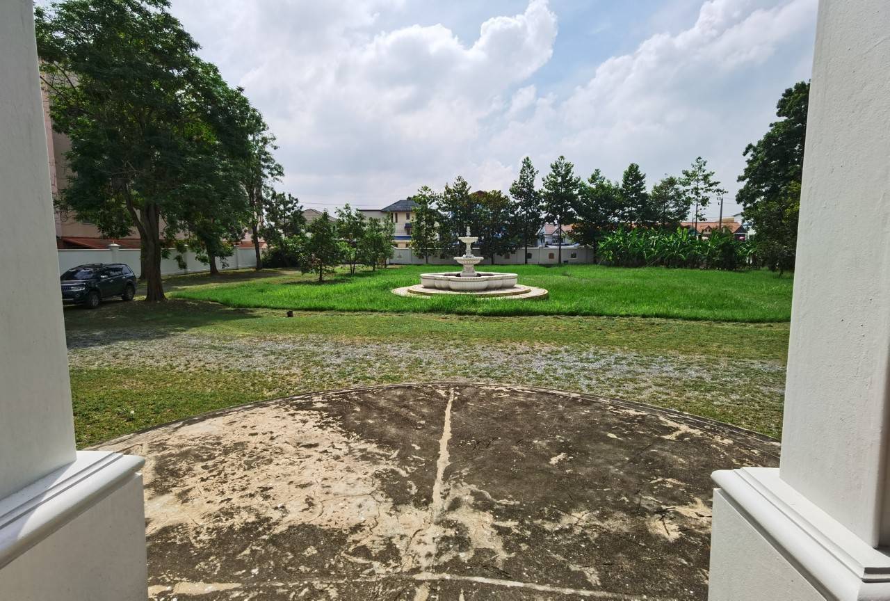 บ้านหรู ตรงข้าม ม.ธรรมศาสตร์รังสิต32