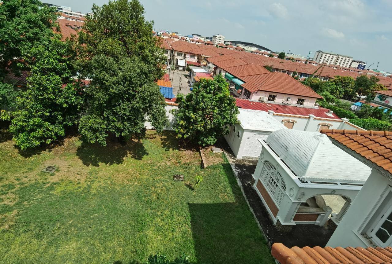 บ้านหรู ตรงข้าม ม.ธรรมศาสตร์รังสิต8