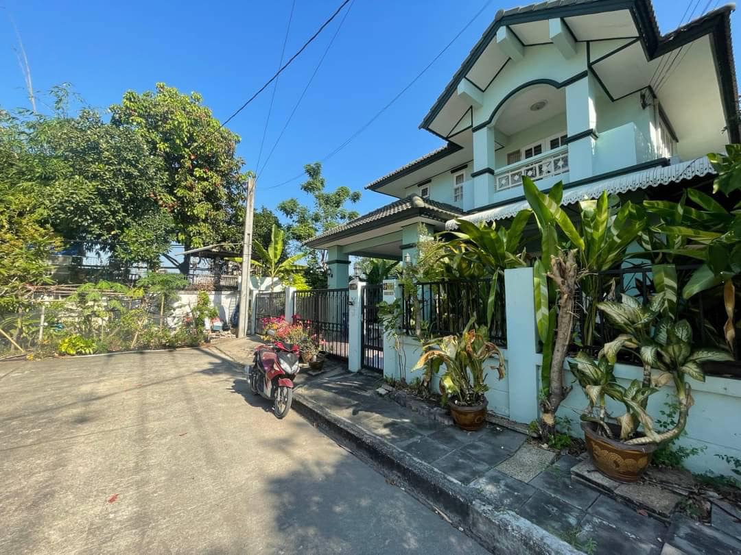 หมู่บ้านกล้วยไม้8