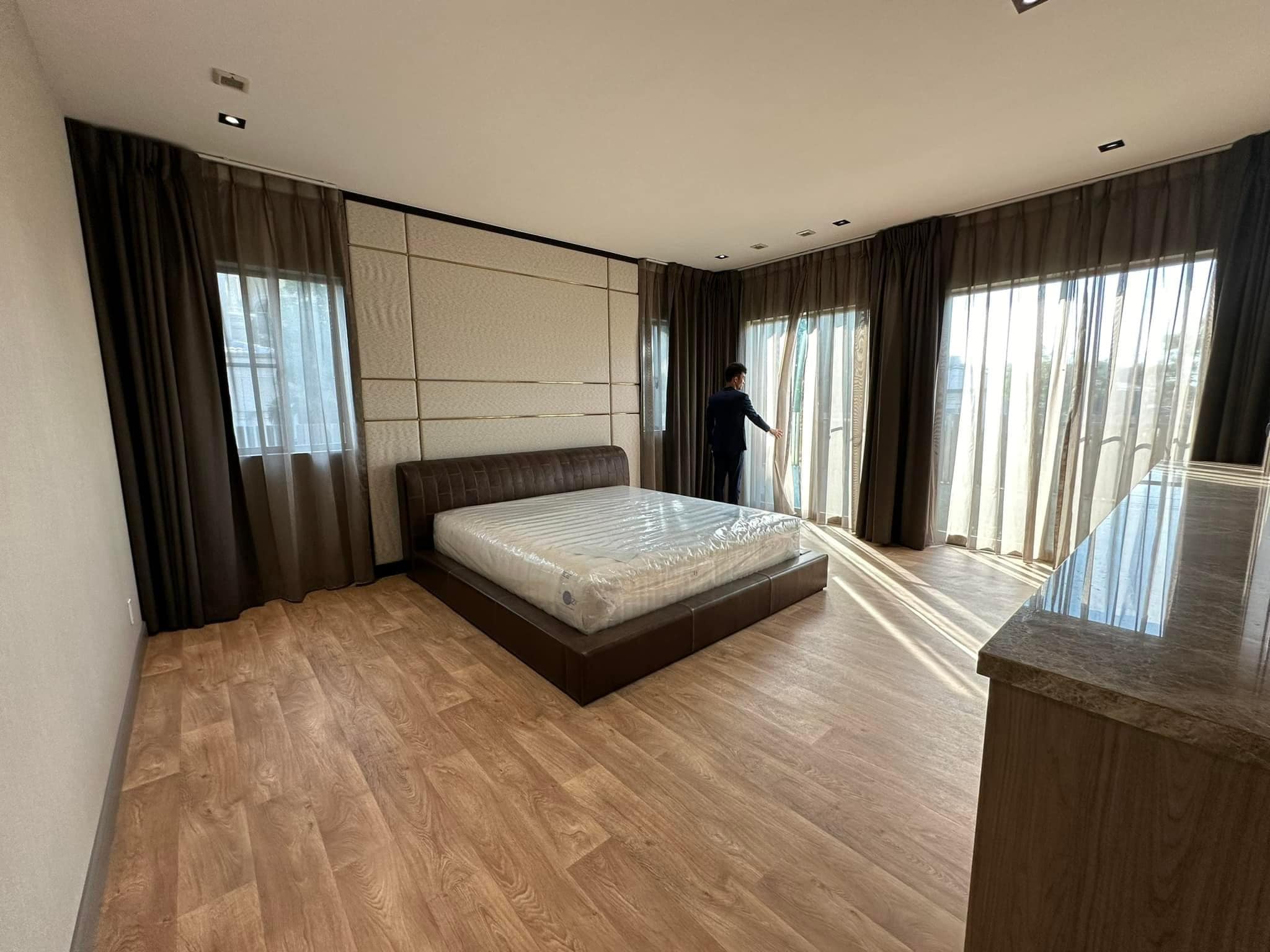 Beverly Hills ถ. แจ้งวัฒนะ14-11