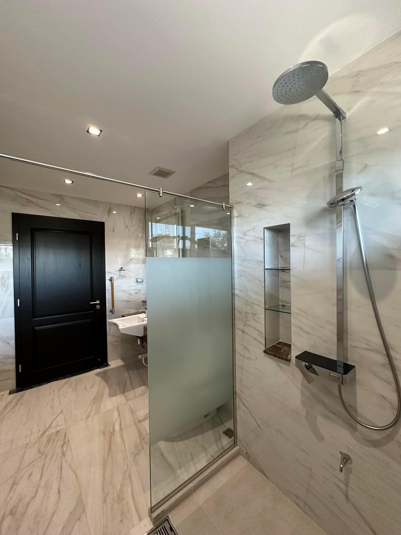 Beverly Hills ถ. แจ้งวัฒนะ14-14