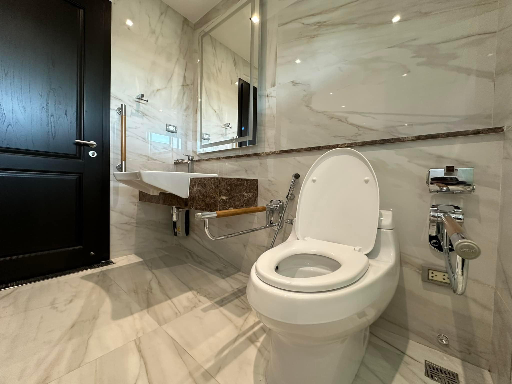 Beverly Hills ถ. แจ้งวัฒนะ14-15