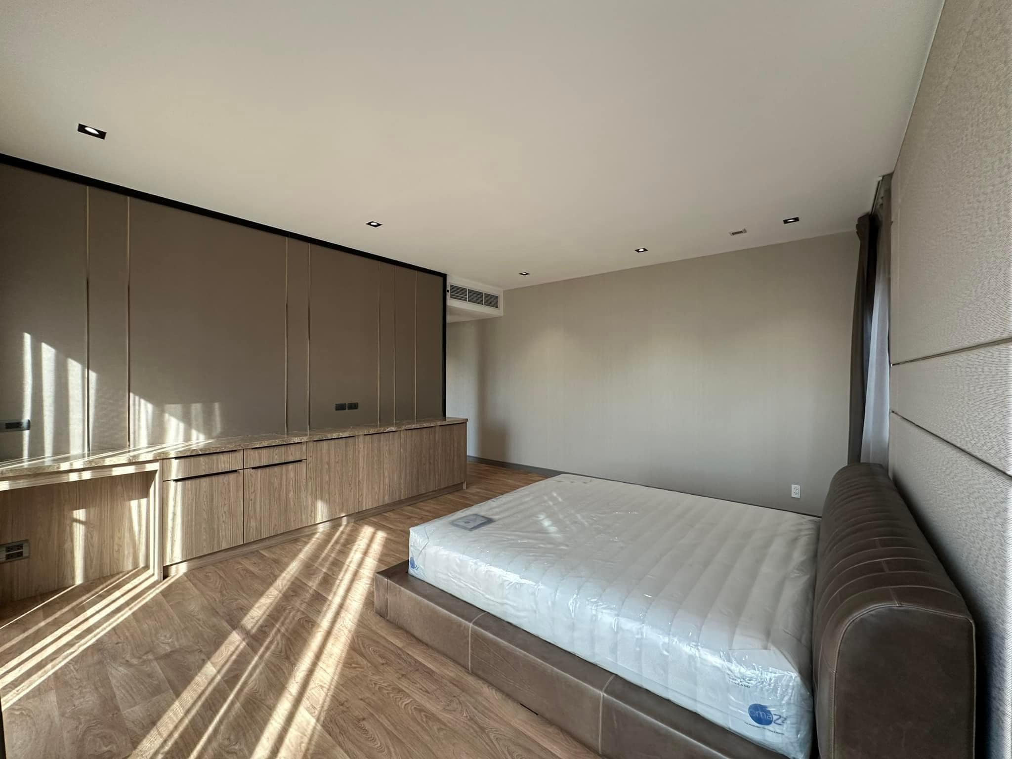 Beverly Hills ถ. แจ้งวัฒนะ14-17