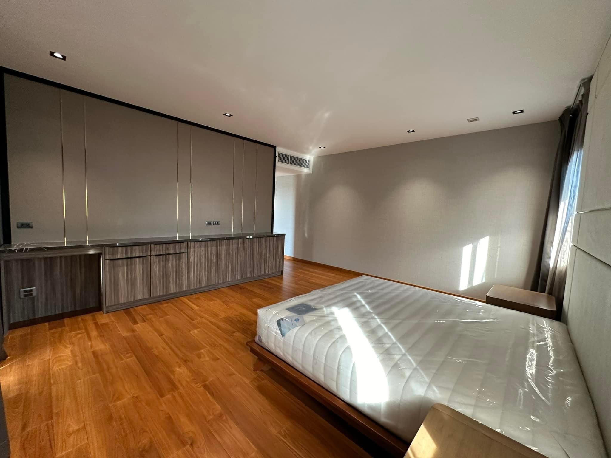 Beverly Hills ถ. แจ้งวัฒนะ14-26