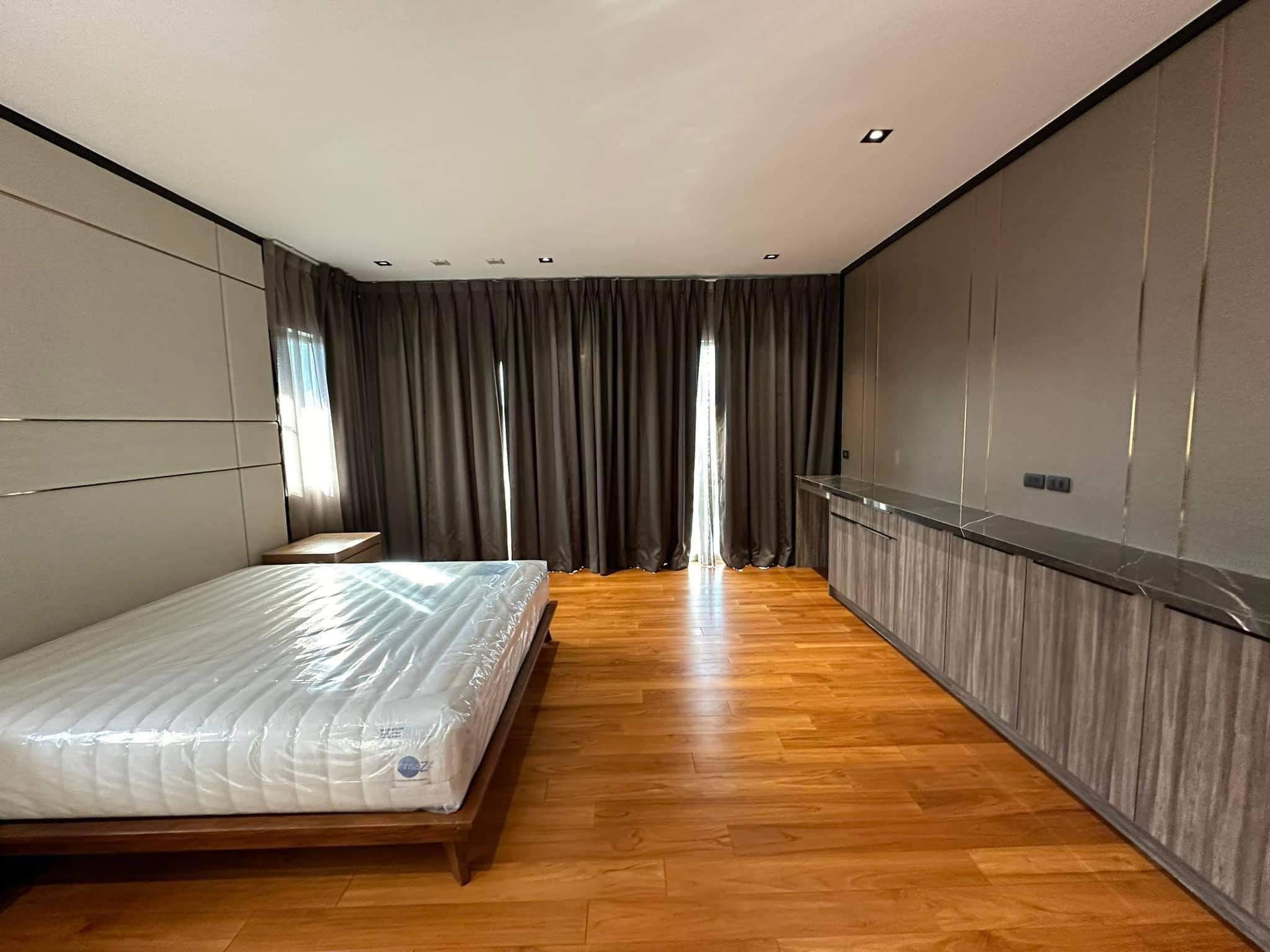 Beverly Hills ถ. แจ้งวัฒนะ14-27