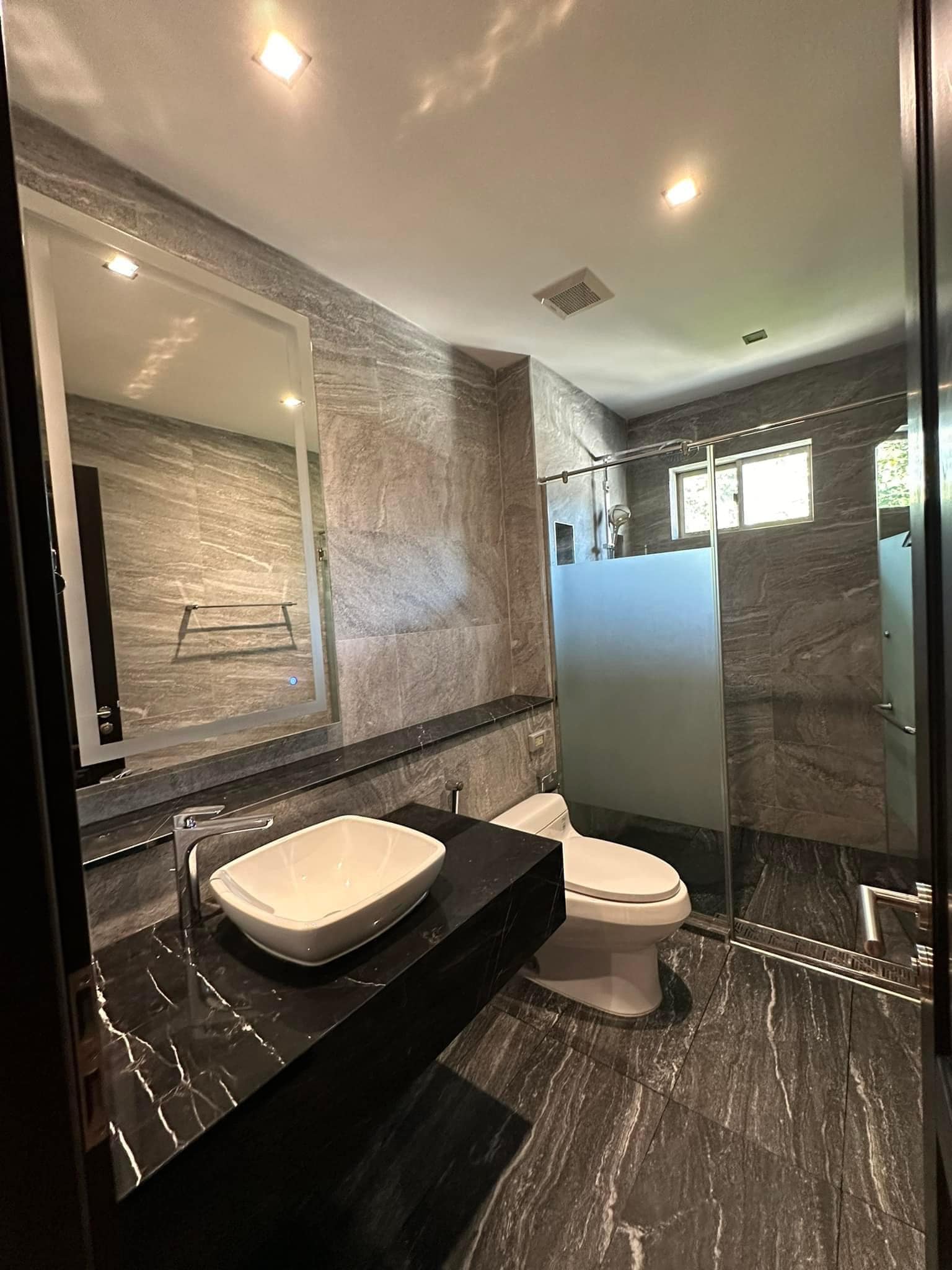 Beverly Hills ถ. แจ้งวัฒนะ14-30