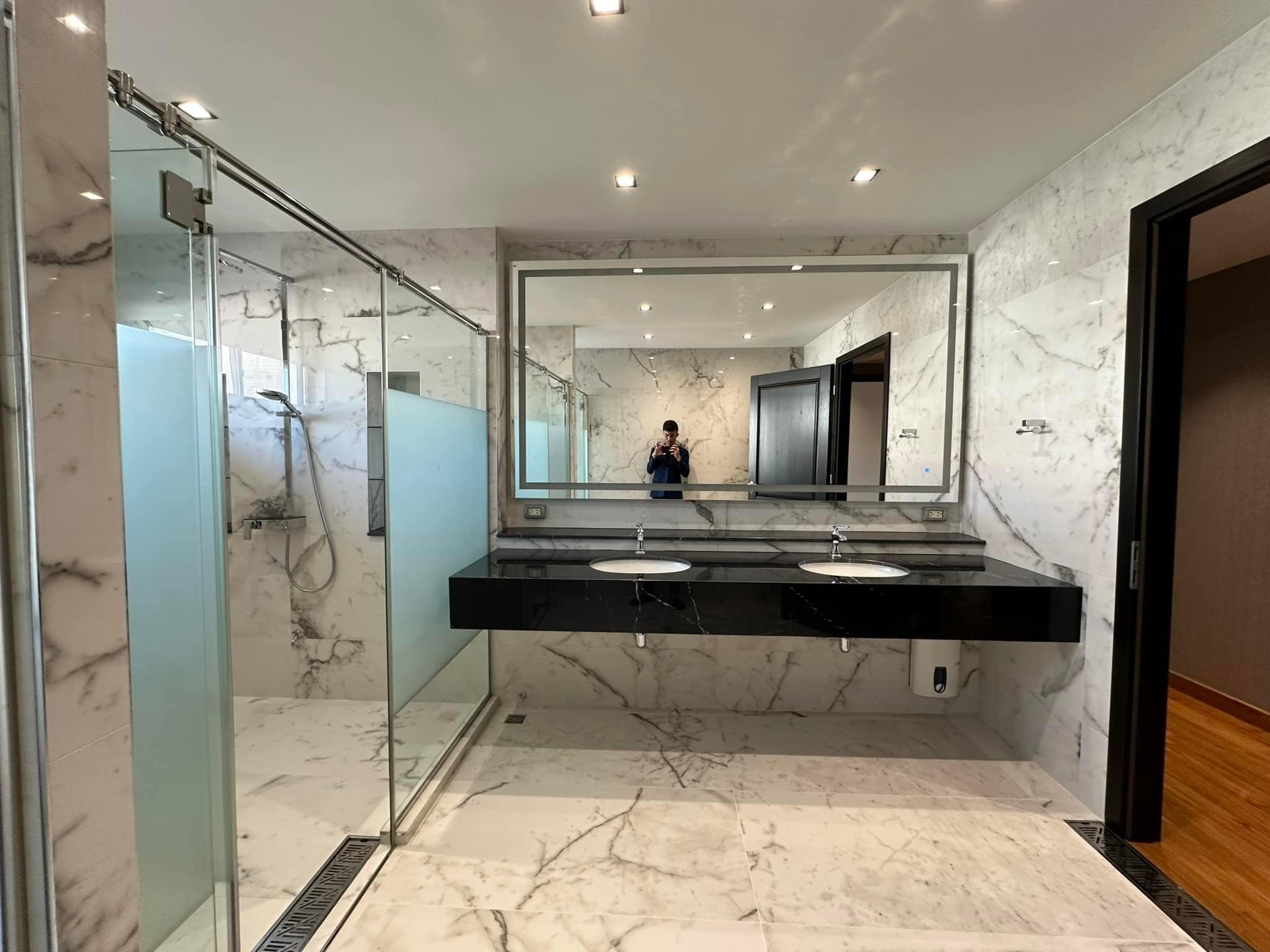 Beverly Hills ถ. แจ้งวัฒนะ14-32