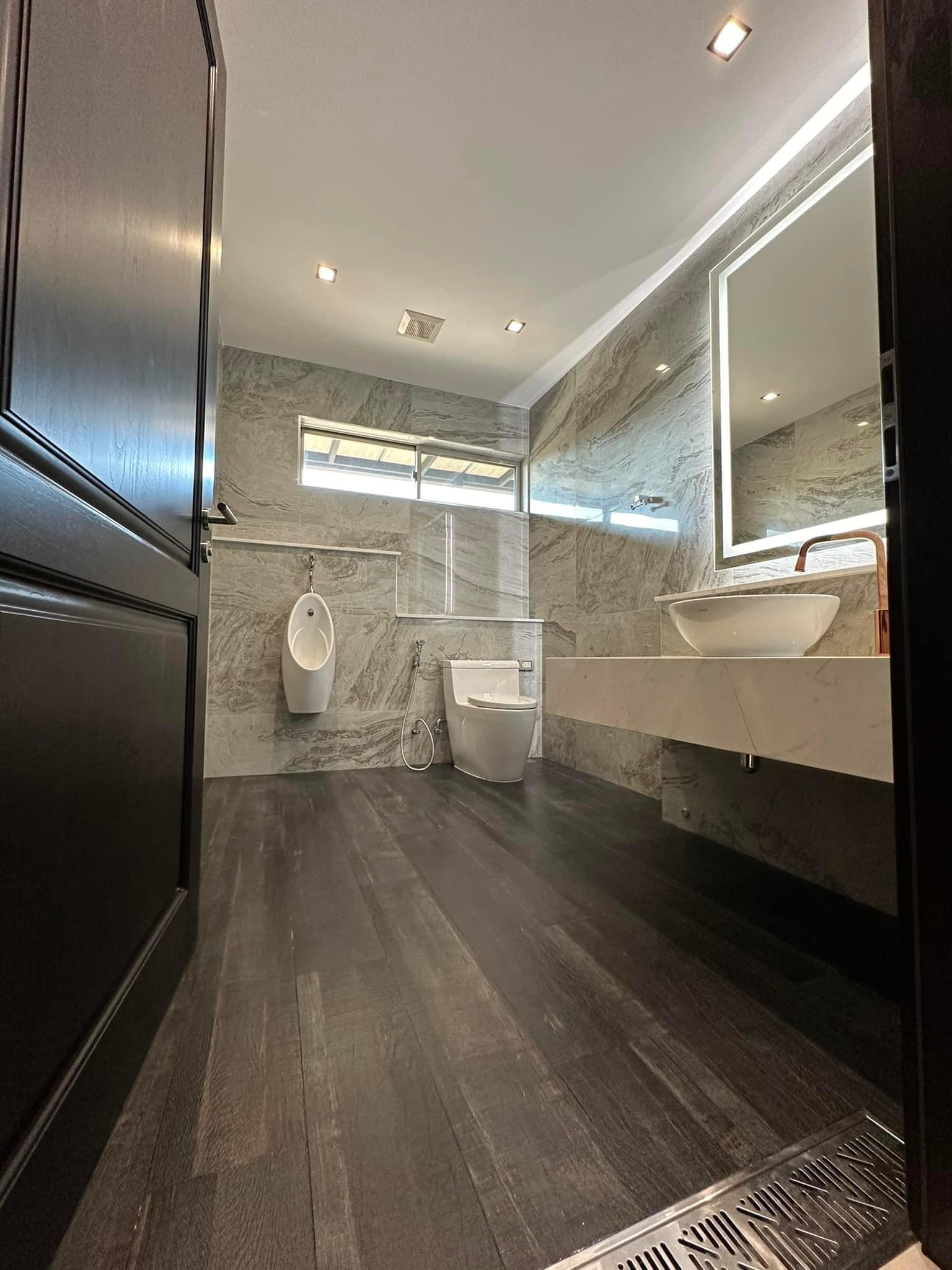 Beverly Hills ถ. แจ้งวัฒนะ14-8