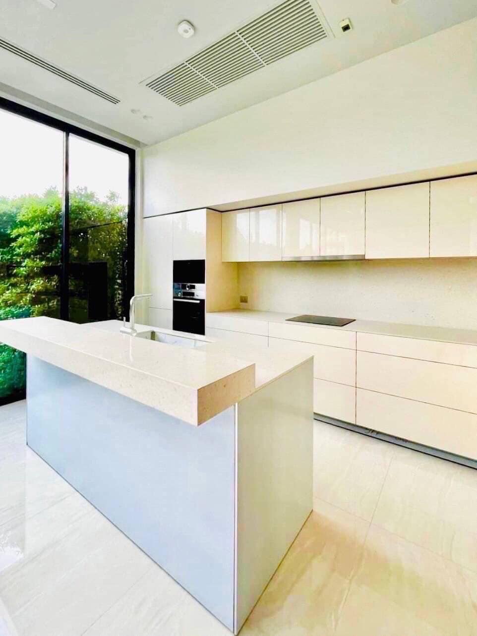 อิสสระ เรสซิเดนซ์ 9