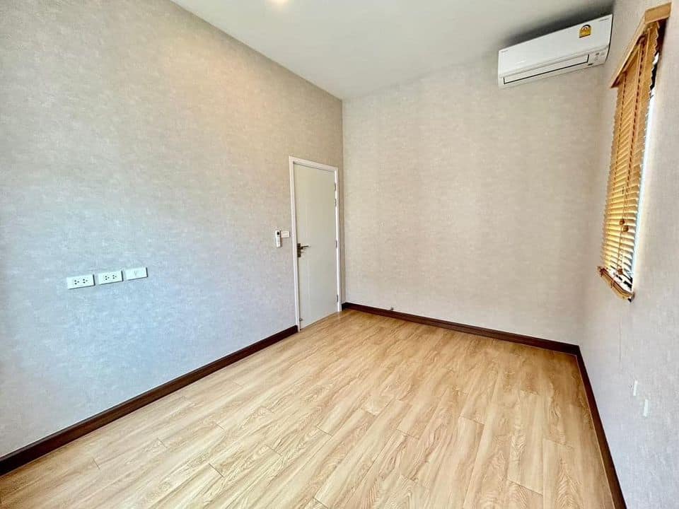 GRAND BRITANIA WONGWAEN RAMINTRA11