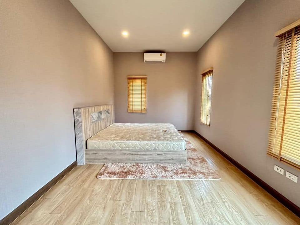 GRAND BRITANIA WONGWAEN RAMINTRA6