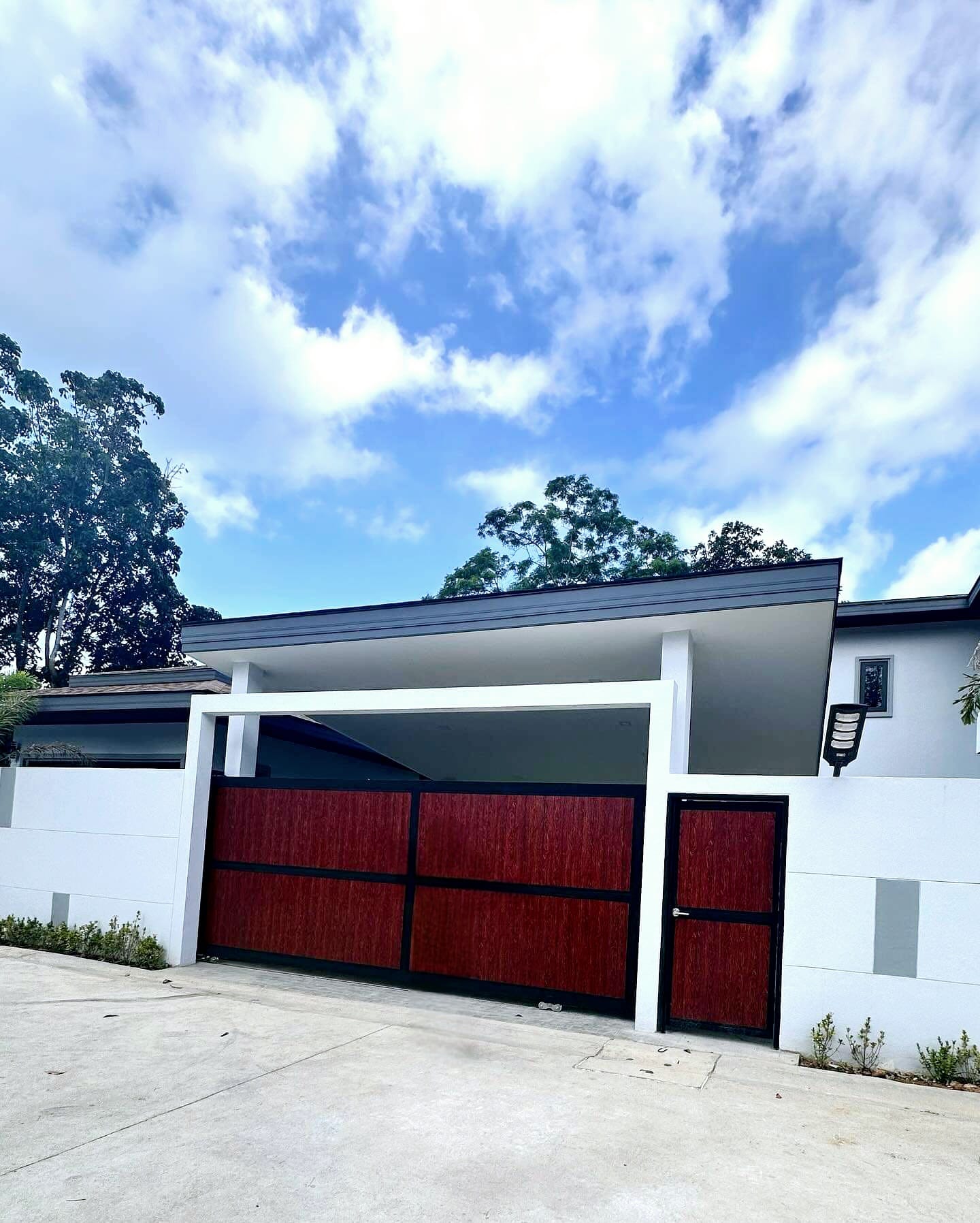 บ้านพลูวิลล่าสุดหรู 2 ชั้น เกาะช้าง ใกล้โรงแรมเซ็นทารา24