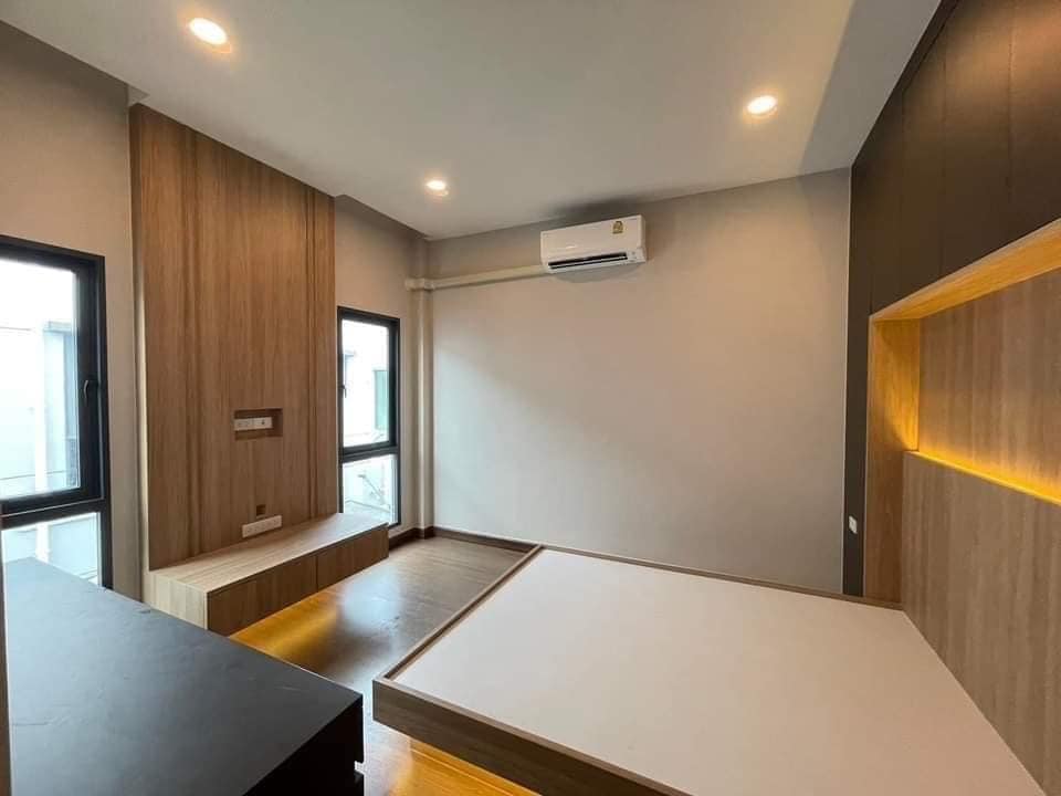 𝑻𝑯𝑬 𝑪𝑰𝑻𝒀 𝑺𝒖𝒌𝒉𝒖𝒎𝒗𝒊𝒕-𝑶𝒏𝒏𝒖𝒕8