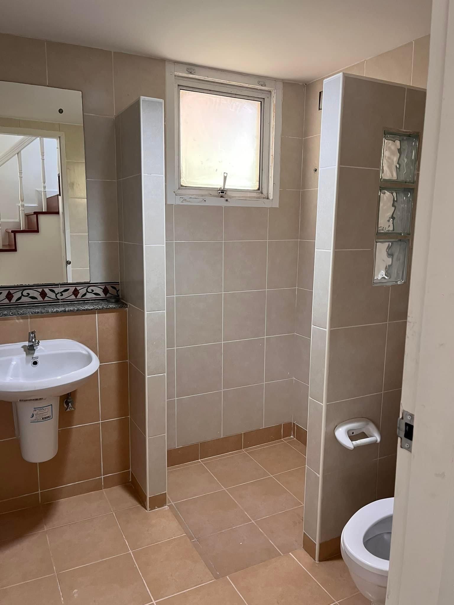 AE5A0852-F344-4736-8350-36BBAC4599AA